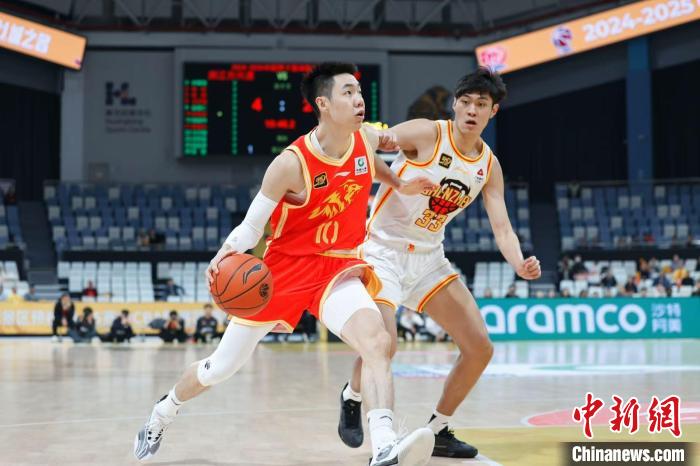 广厦在杭州主场击败深圳豪取九连胜，展现稳健