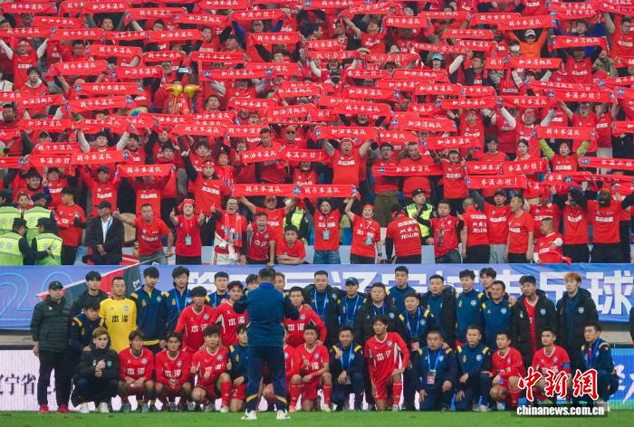 大连队问鼎第二届辽超总决赛 草根足球点燃城市