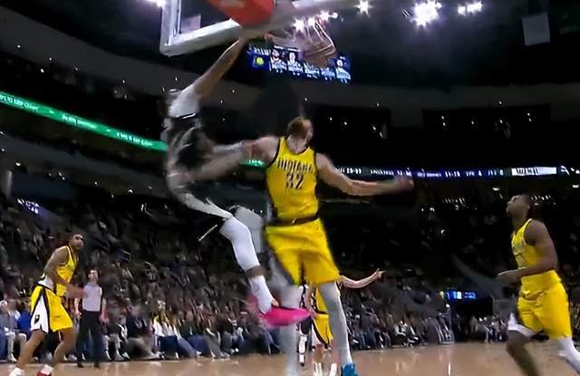 字母哥重伤仍坚持扣篮 雄鹿惜败步行者