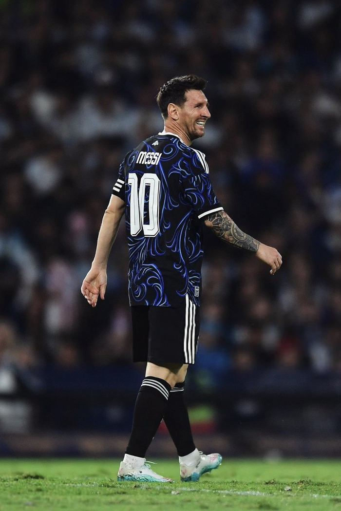 梅西正式加盟巴黎圣日耳曼开启法甲新篇章