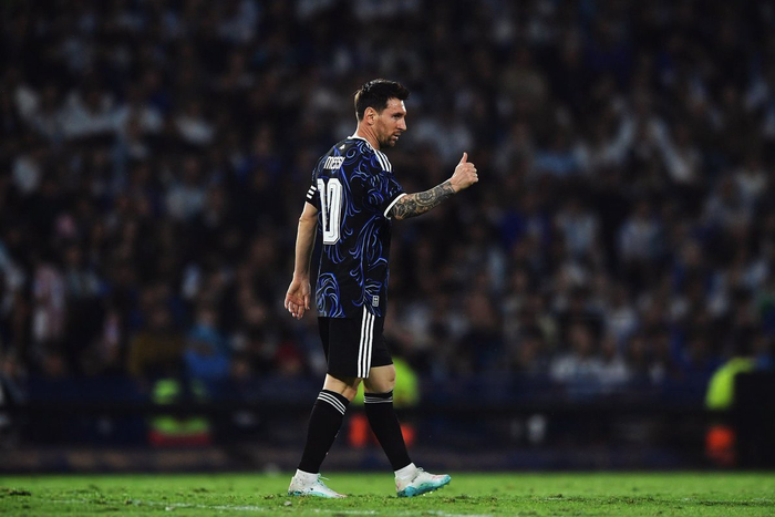 梅西正式加盟巴黎圣日耳曼开启法甲新篇章