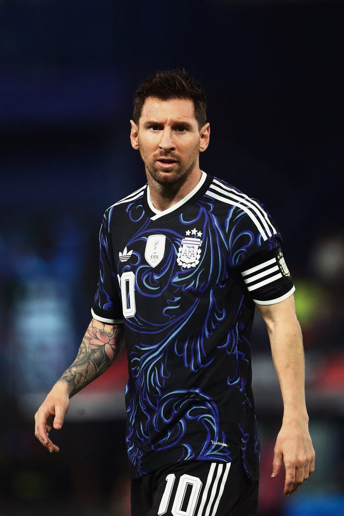 梅西正式加盟巴黎圣日耳曼开启法甲新篇章