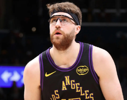 蒂米21+8+6助南湾湖人险胜圣地亚哥快船