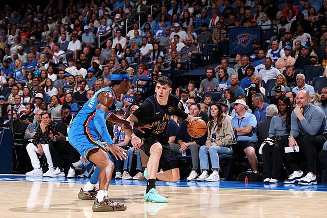 雷霆大胜湖人拉拉维亚低迷难掩球队颓势