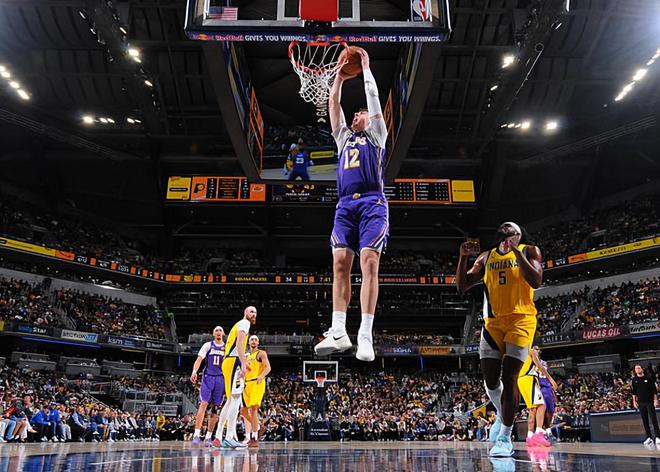 雷霆大胜湖人拉拉维亚低迷难掩球队颓势