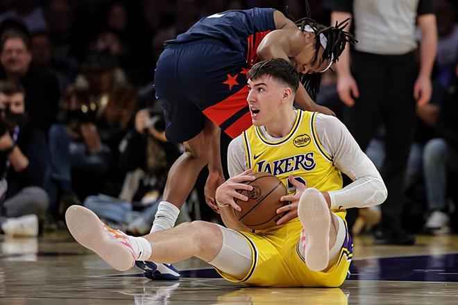 雷霆大胜湖人拉拉维亚低迷难掩球队颓势